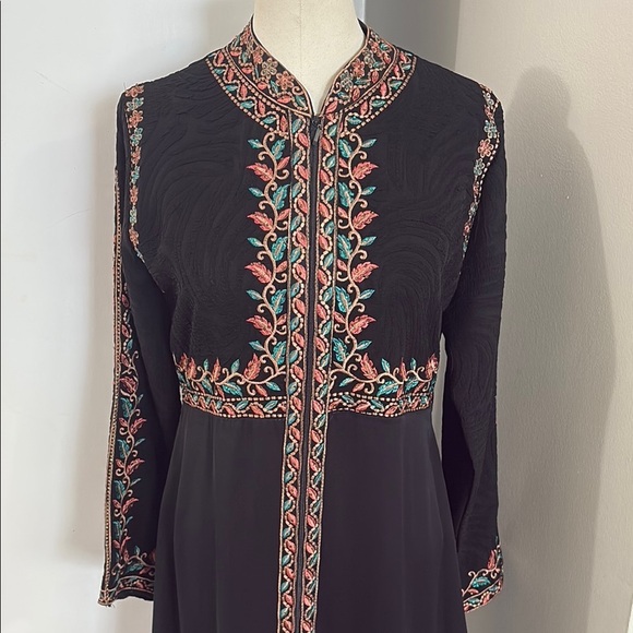 Abaya Floral Embroidered Long Sleeve Dress - Picture 4 of 13
